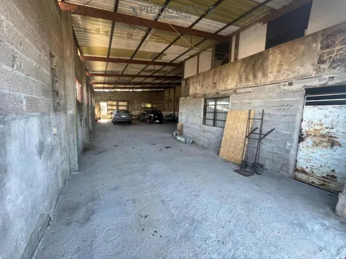 Casa ID.14434 - Casa + galpón en alquiler, 3 dormitorios, 2 baños, patio. Aires Puros.