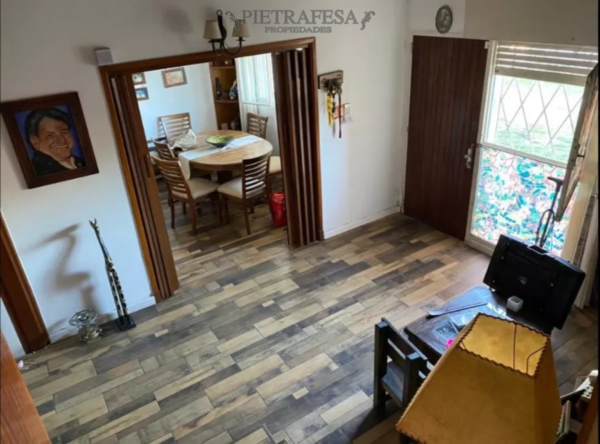 Casa ID.8814 -  Casa en venta, 4 dormitorios, 3 baños, fondo con parrillero, garaje, Av Gral Rivera, Malvin