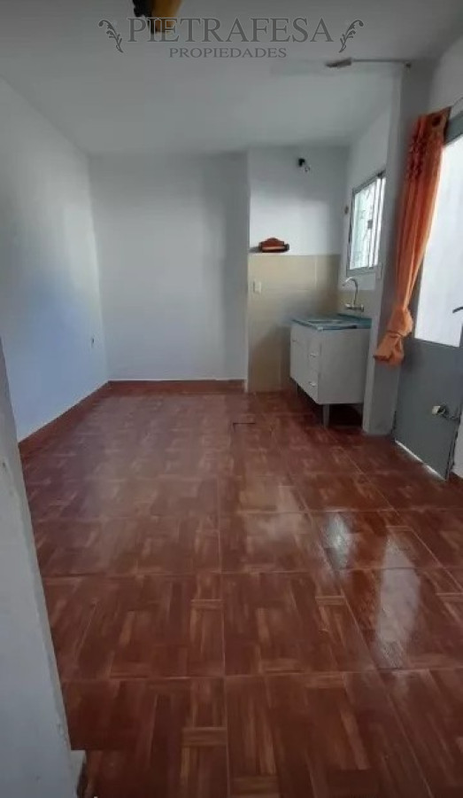 Casa ID.10434 - Casa en venta con renta 2 dormitorios, 1 baño, patio-Belvedere 