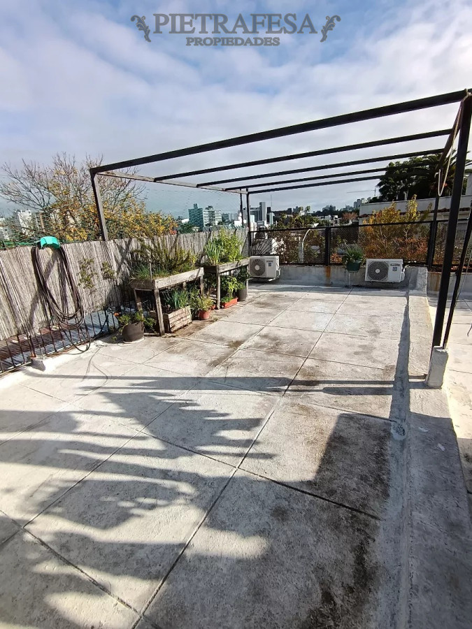 Casa ID.9814 - Casa en venta 6 dormitorios,2 baños, gje, azotea-La Blanqueada