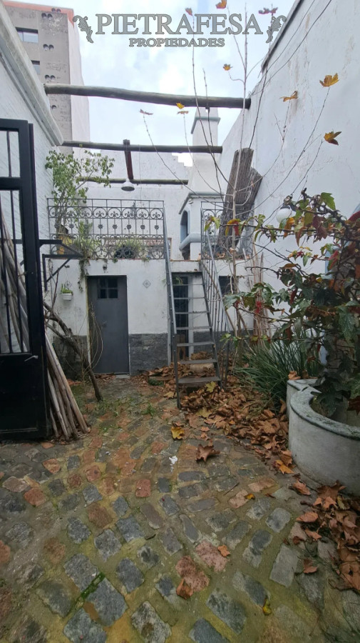 Casa ID.16083 - Casa en alquiler, 4 dormitorios, 2 baños, patio con parrillero, garaje. Parque Rodó.