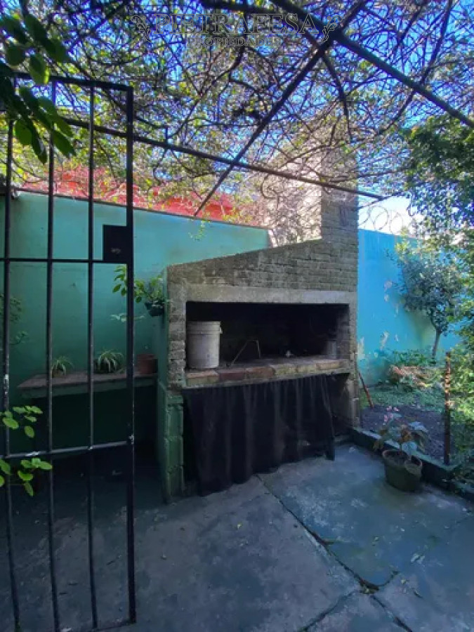 Casa ID.14069 - Casa en alquiler, 2 dormitorios, 1 baño, patio con parrillero. Jardines del Hipodromo.