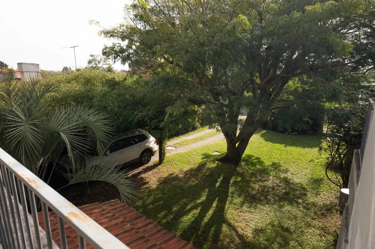 Casa ID.13859 - Gran casa en venta 4 dorm, 3 baños, fondo, garaje- Carrasco Norte 