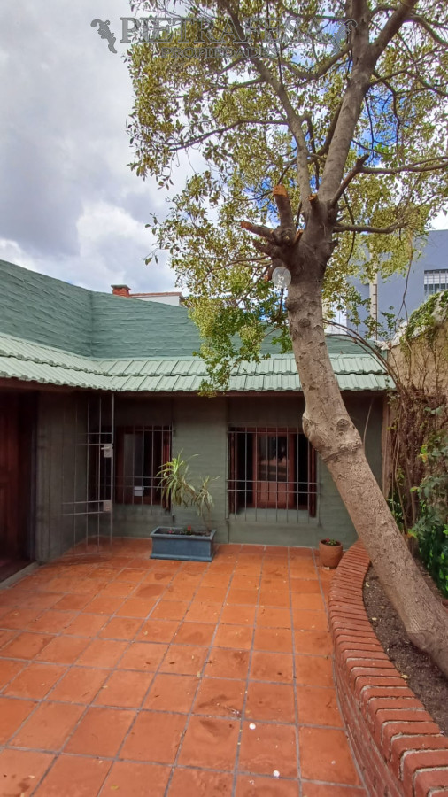 Casa ID.14646 - Casa en venta Con Renta, 3 dormitorios, 1 baño, patio con parrillero. Malvin. 