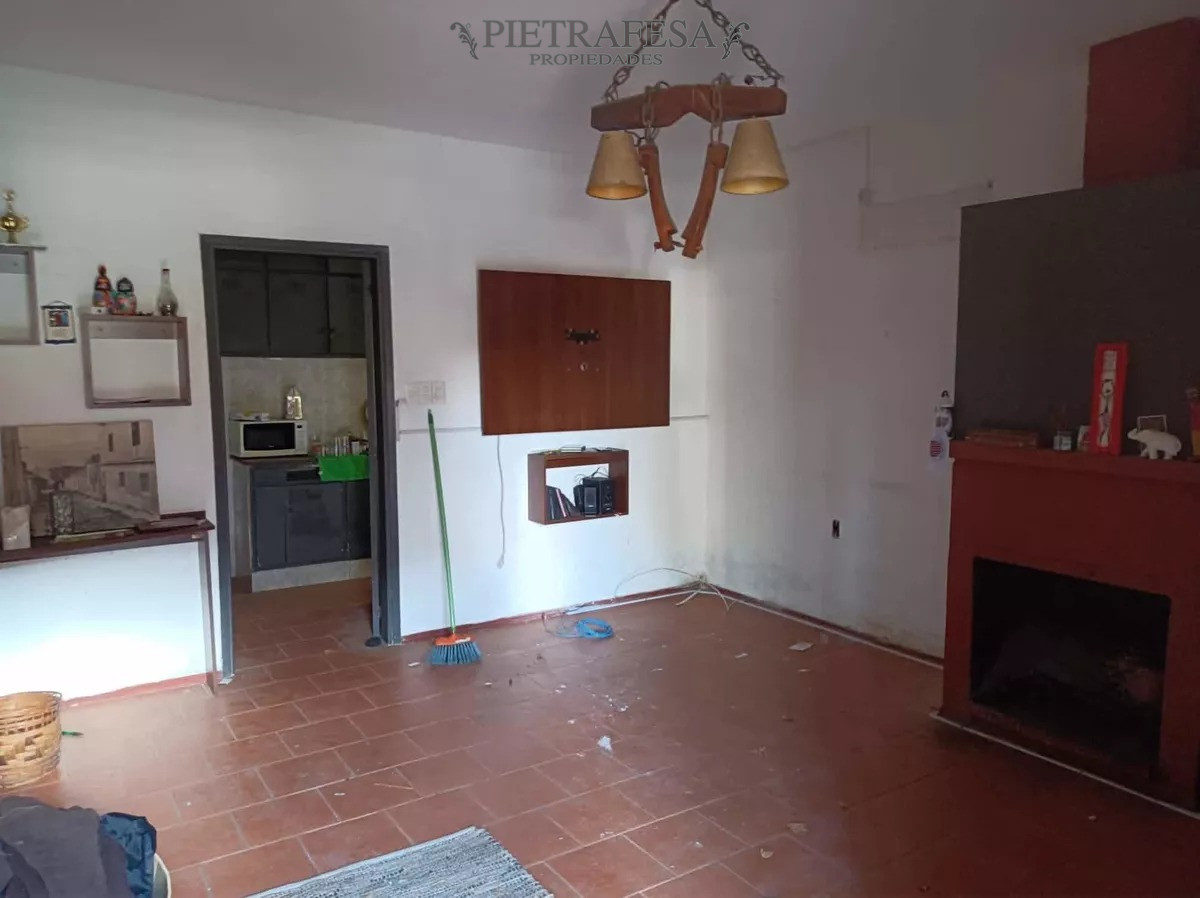 Casa ID.6091 - 4 casas en venta, 5 dormitorios, 4 baños, fondo y cochera-Av. San Martín -Brazo Oriental
