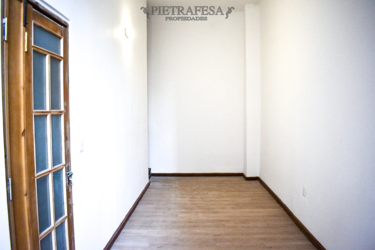 Casa ID.13722 - Dúplex en venta, 2 dorm, 1 baño, garaje-Tres Cruces