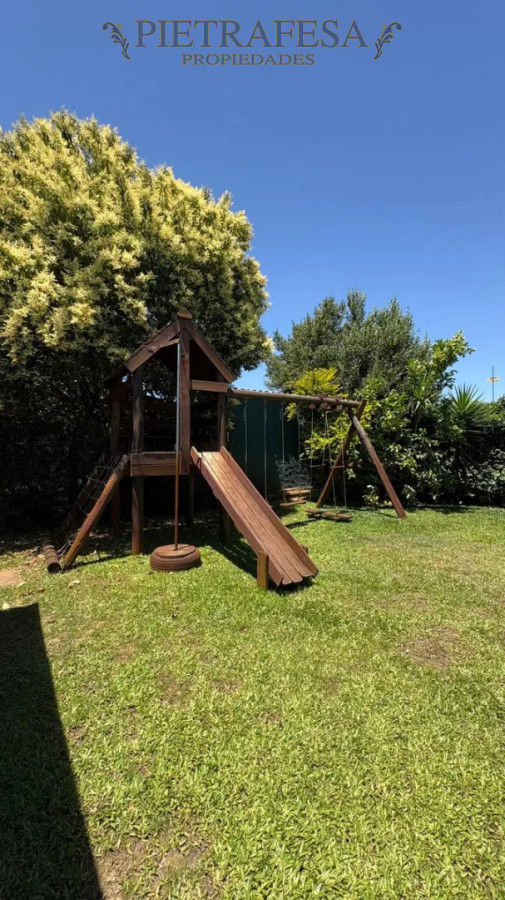 Casa ID.15020 - Casa en venta, 4 dormitorios, 3 baños, patio, barbacoa, piscina, cochera. Lagomar.