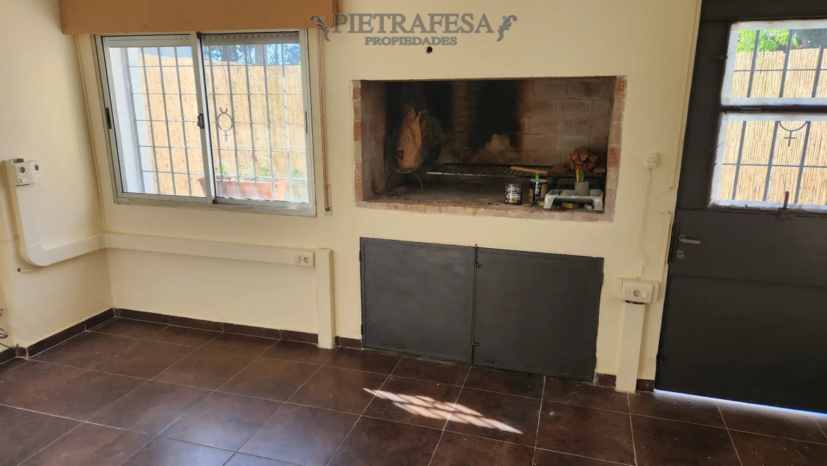 Casa ID.14532 - Casa en alquiler, 2 dormitorios, 1 baño, patio, cochera. Parque Carrasco.