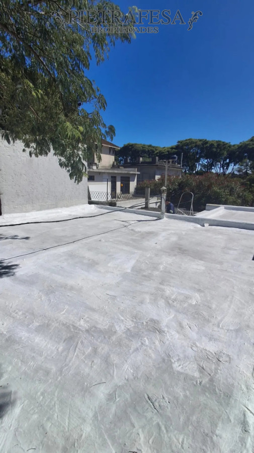 Casa ID.15170 - Casa en alquiler, 2 dormitorios, 1 baño, patio con parrillero, azotea. Prado.