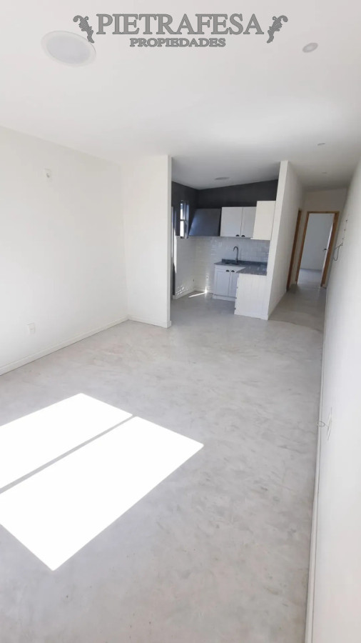 Casa ID.15357 - Casa en alquiler, 1 dormitorio, 1 baño, patio, cochera. Solymar.