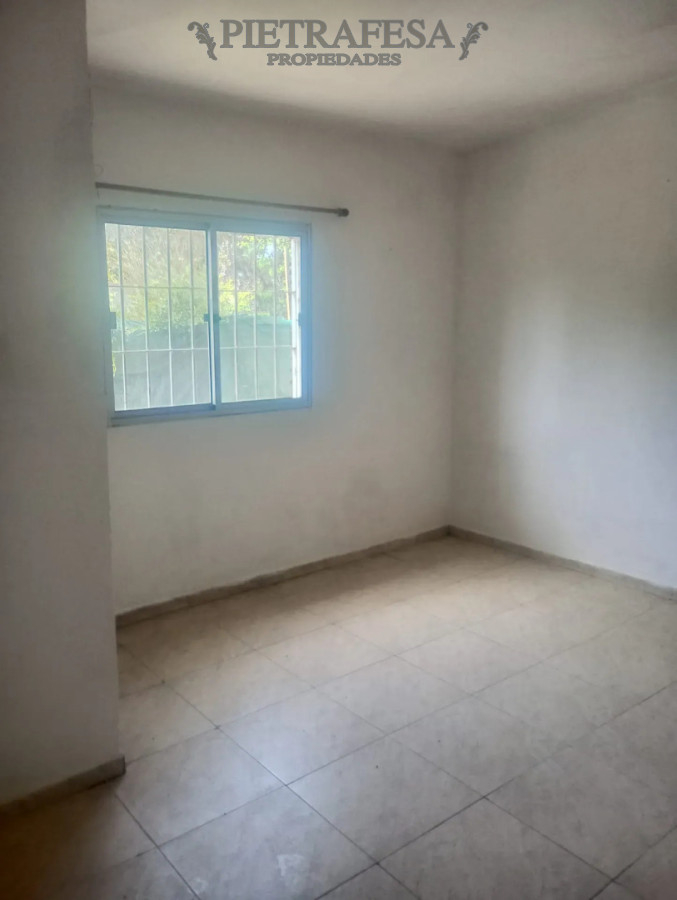 Casa ID.16348 - Casa en alquiler, 1 dormitorio, 1 baño, patio. Solymar.