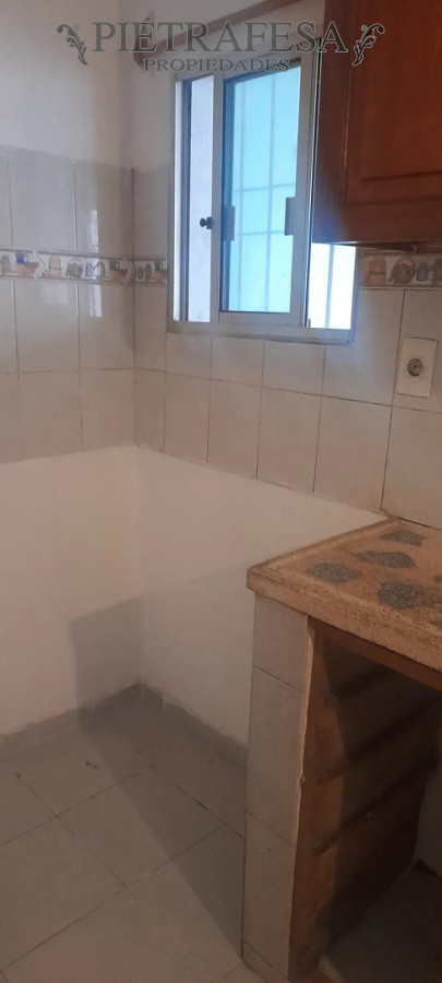 Casa ID.16000 - Casa en alquiler, 2 dormitorios, 1 baño, patio. Capurro.
