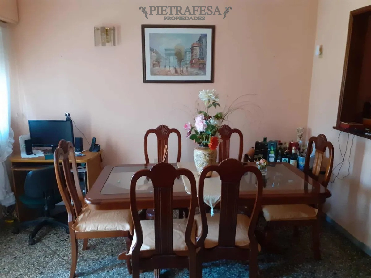 Casa ID.2463 - Casa en venta de 4 dormitorios 2 baños, patio con parrillero y cochera-Luis.A.de Herrera-Brazo Oriental