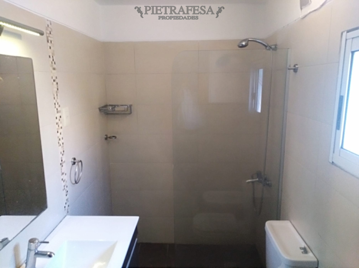 Casa ID.15281 - Casa en venta con renta, 2 dormitorios, azotea-Aires Puros