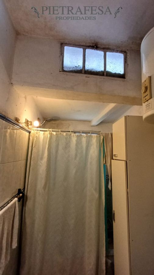 Casa ID.14999 - 2 Casas en venta, 4 dormitorios, 1 baño, patio, Malvin Norte.