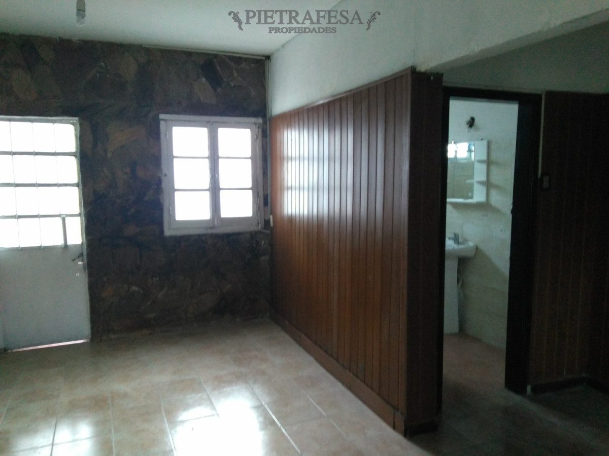 Casa ID.3910 - Casa en Venta con Renta - 2 dormitorios - 1 baño - Andres Gomez - Malvin