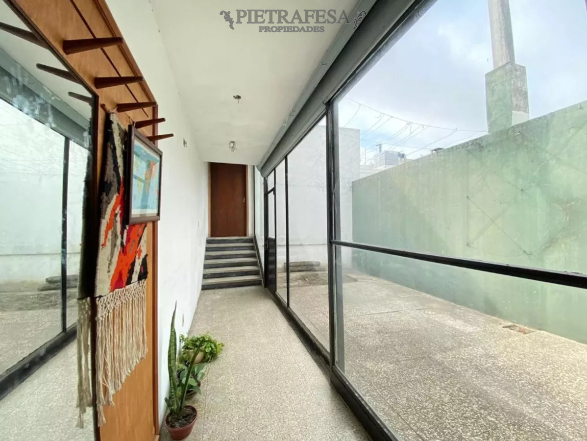 Casa ID.7961 - 2 casas en venta con renta, 4 dormitorios, 3 baños, garaje y fondo- Avenida Cataluña- Parque Batlle