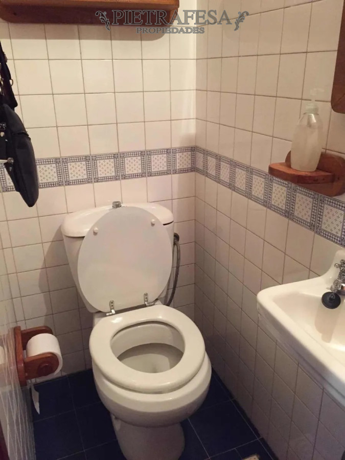 Casa ID.7882 - Casa en venta con renta, 3 dormitorios, 4 baños, cochera, Dr. Pablo de María, Cordón.