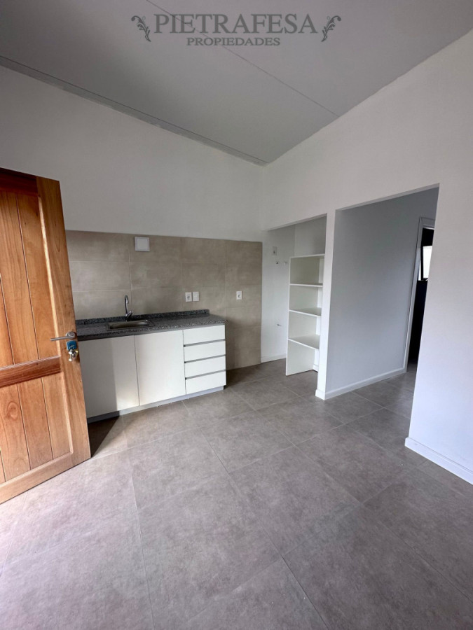 Casa ID.15347 - Casa en alquiler, 1 dormitorio, 1 baño, patio con parrillero, cochera. El Pinar.