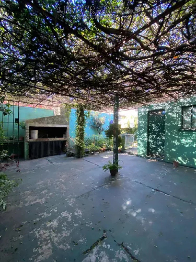Casa ID.14069 - Casa en alquiler, 2 dormitorios, 1 baño, patio con parrillero. Jardines del Hipodromo.