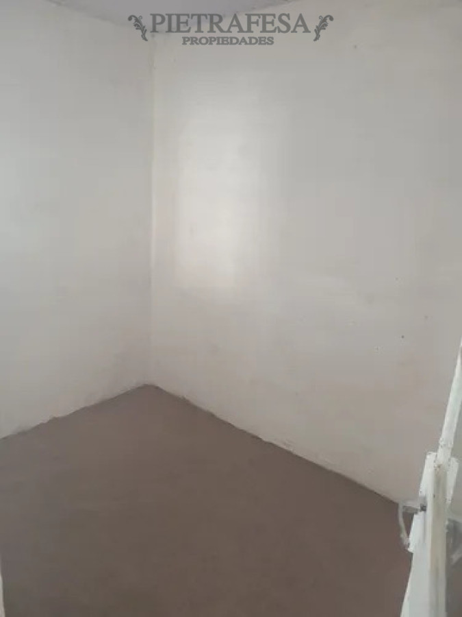 Casa ID.14576 - Casa en alquiler, 6 dormitorios, 2 baños, patio con parrillero, cocheras, azotea. Colon.