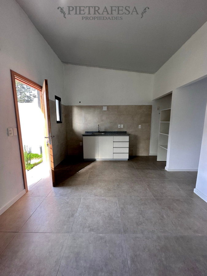 Casa ID.15347 - Casa en alquiler, 1 dormitorio, 1 baño, patio con parrillero, cochera. El Pinar.