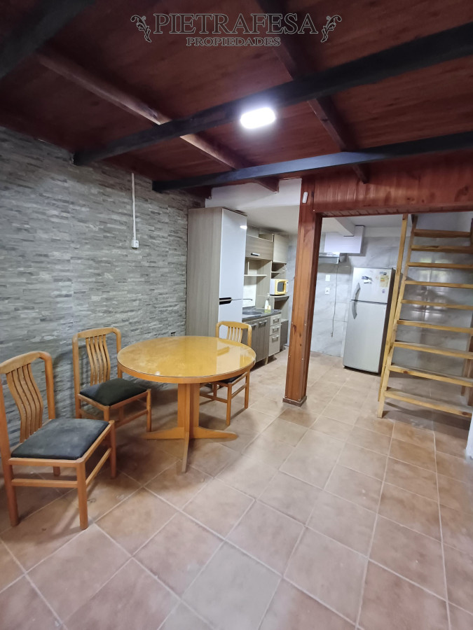 Casa ID.9296 - Casa en alquiler, 1 dorm, 1 baño, cochera. Aires Puros.
