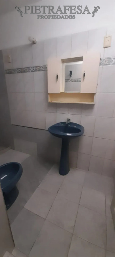 Casa ID.16000 - Casa en alquiler, 2 dormitorios, 1 baño, patio. Capurro.