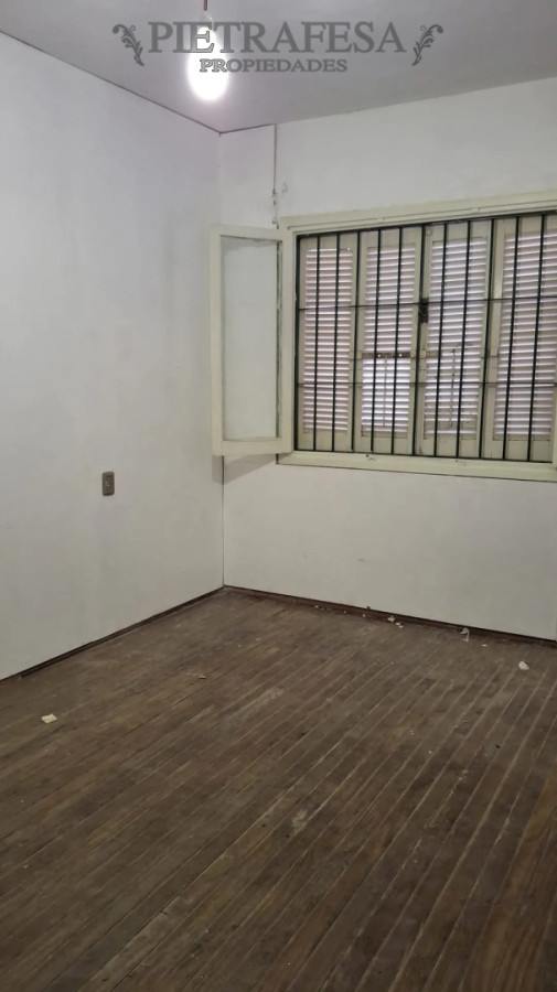 Casa ID.15170 - Casa en alquiler, 2 dormitorios, 1 baño, patio con parrillero, azotea. Prado.