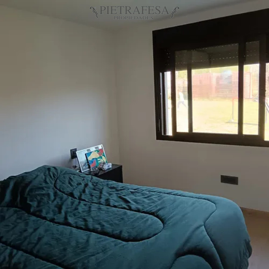 Casa ID.14219 - Casa en venta, 4 dormitorios, 2 baños, barbacoa, piscina, cochera. Cumbres de Carrasco.