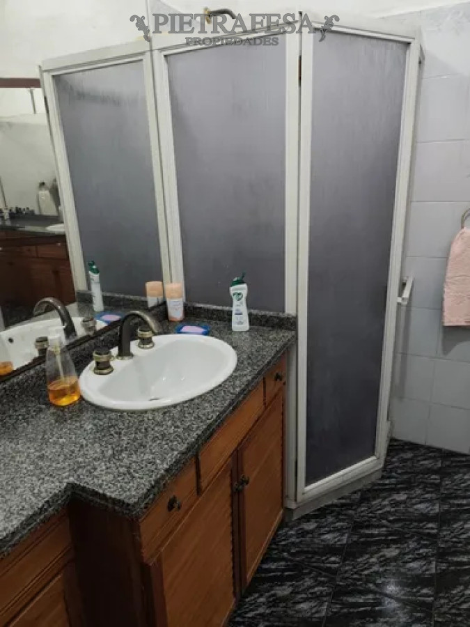 Casa ID.14430 - Casa en venta, 3 dormitorios, 2 baños, patio, barbacoa, cochera. Malvin Norte.