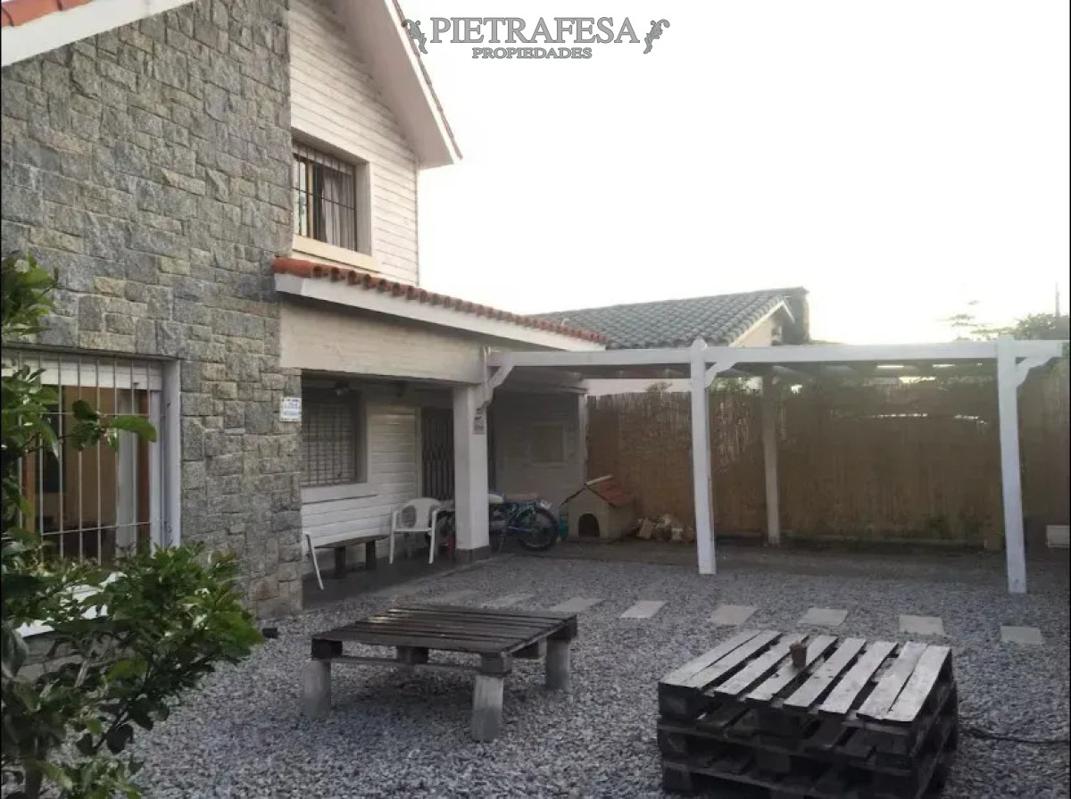 Casa ID.15280 - Casa en alquiler, 4 dormitorios, 3 baños, patio, cochera. Carrasco.