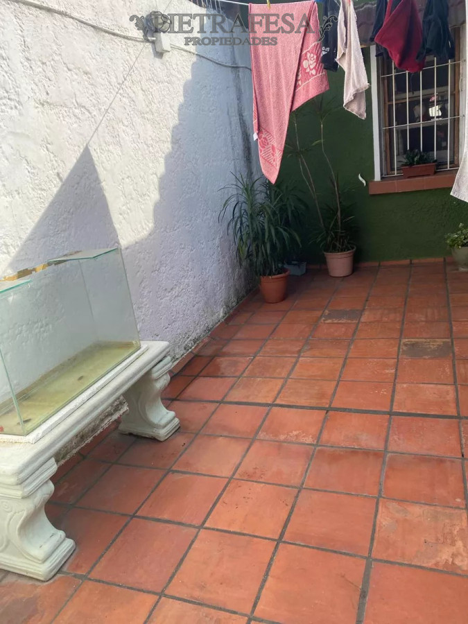 Casa ID.10541 - Casa en venta 3 dormitorios, 1 baño, patio, cochera-La Teja