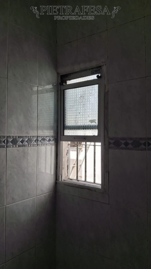 Casa ID.15170 - Casa en alquiler, 2 dormitorios, 1 baño, patio con parrillero, azotea. Prado.