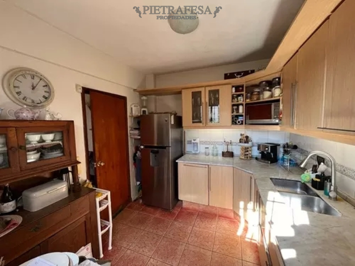 Casa ID.10382 - Casa en alquiler, 3dorm, 2 baños, patio, barbacoa. Pocitos.