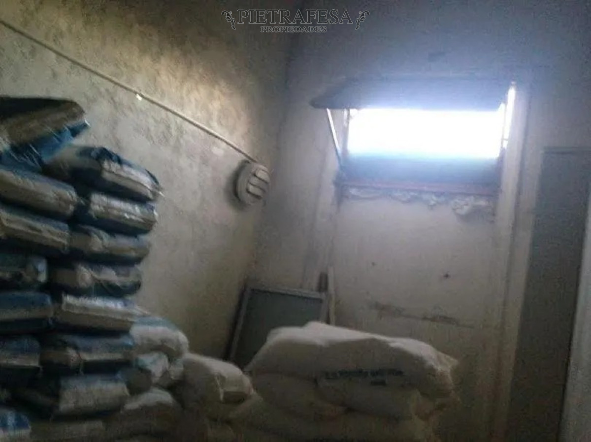 Casa ID.4307 - Casa en Venta + Comercio Rentado - 3 dormitorios - 2 baños - garaje - Aires Puros