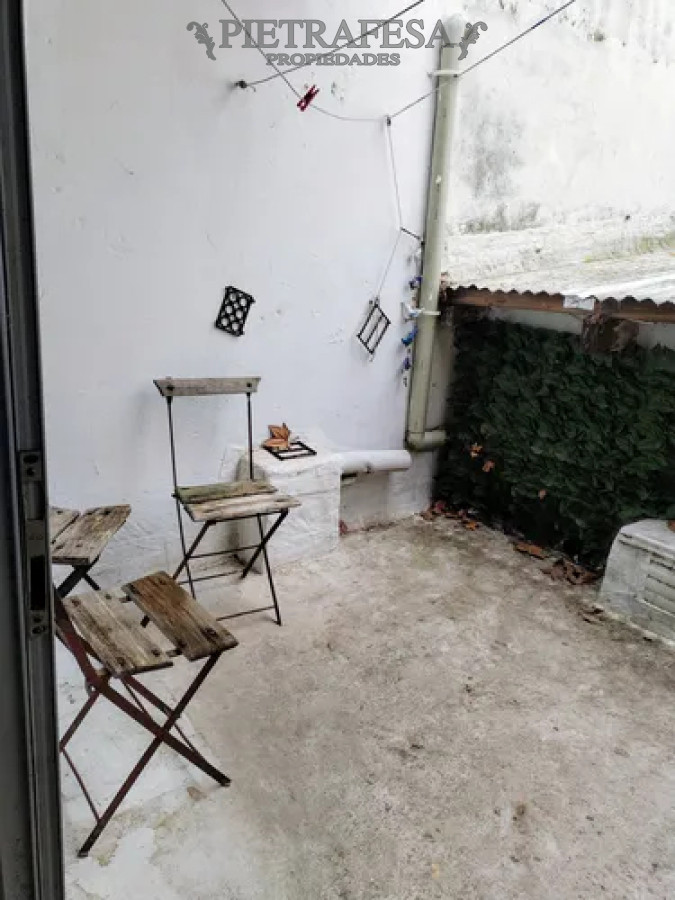 Casa ID.14254 - Casa en alquiler, 2 dormitorios, 1 baño, terraza. Amueblada. Aguada.