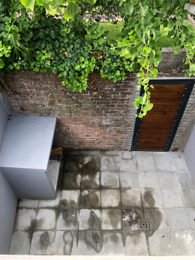 Casa ID.8297 - Casa en alquiler, 1 dormitorio, 1 baño, doble patio, Príamo, Punta Gorda.