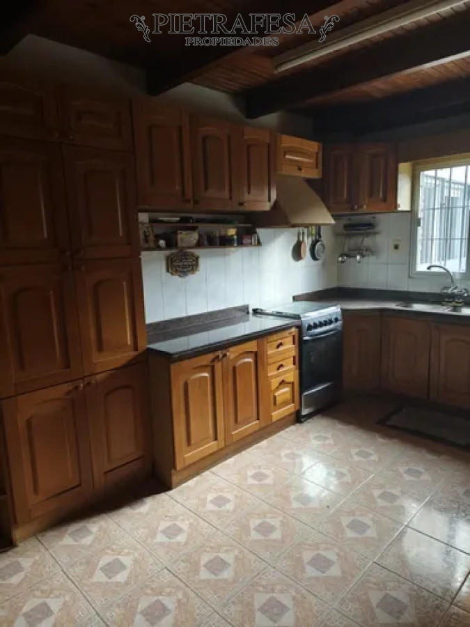 Casa ID.14430 - Casa en venta, 3 dormitorios, 2 baños, patio, barbacoa, cochera. Malvin Norte.