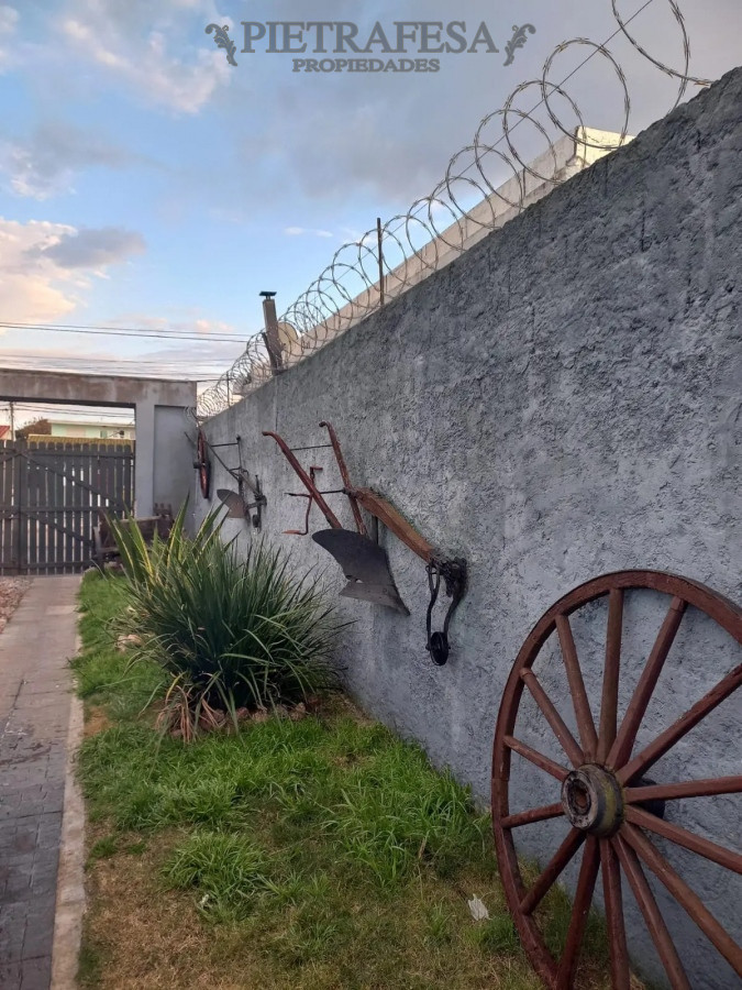 Casa ID.7331 - Casa en venta 4 dormitorios, 2 baños, fondo con barbacoa y galpón-Benito Riquet-La Teja