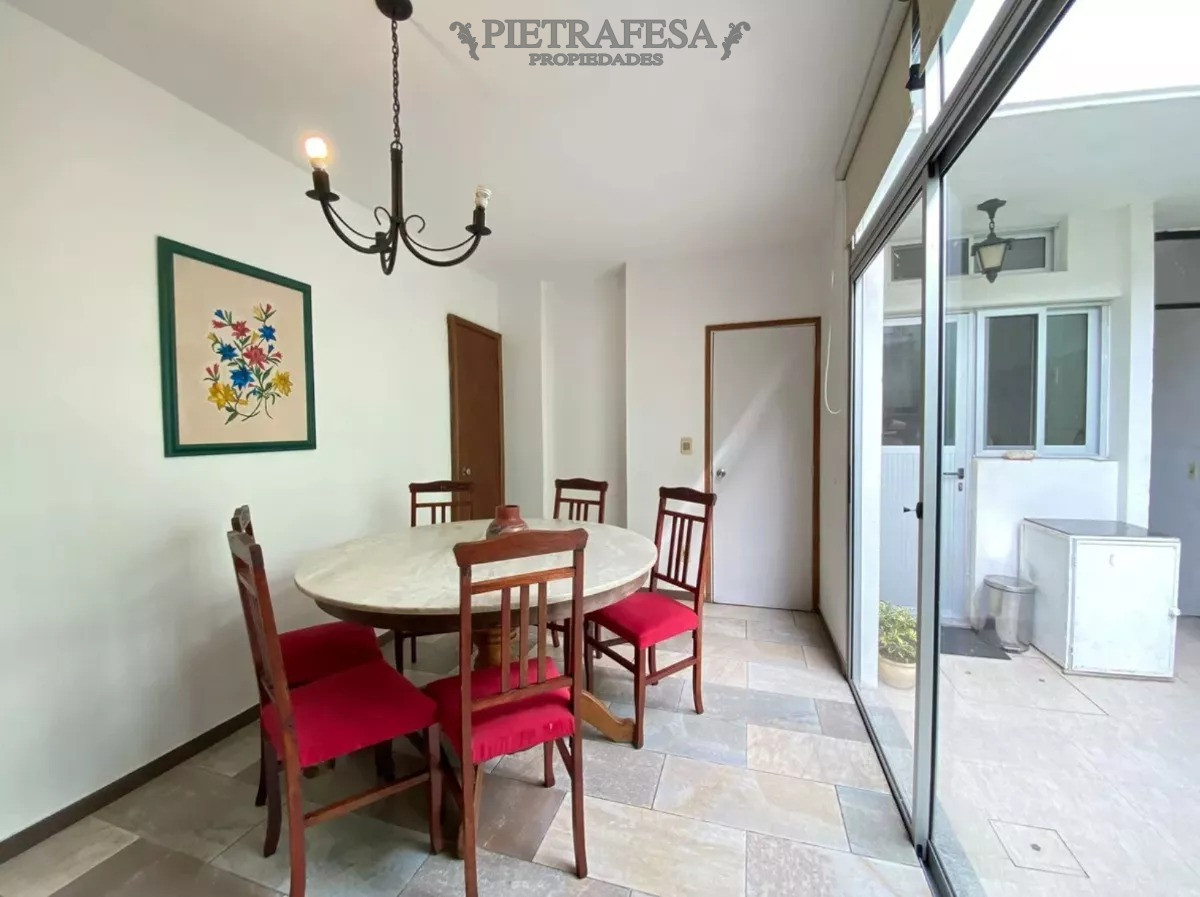 Casa ID.7961 - 2 casas en venta con renta, 4 dormitorios, 3 baños, garaje y fondo- Avenida Cataluña- Parque Batlle