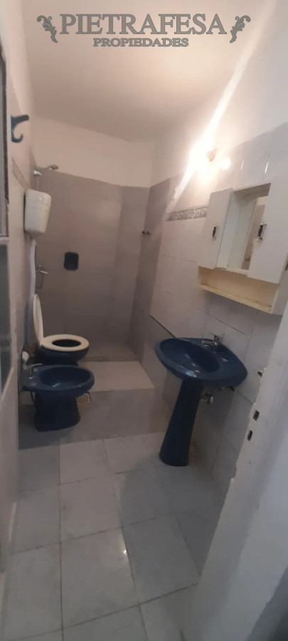 Casa ID.16000 - Casa en alquiler, 2 dormitorios, 1 baño, patio. Capurro.