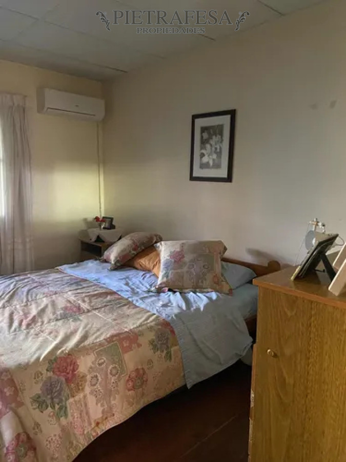 Casa ID.14069 - Casa en alquiler, 2 dormitorios, 1 baño, patio con parrillero. Jardines del Hipodromo.