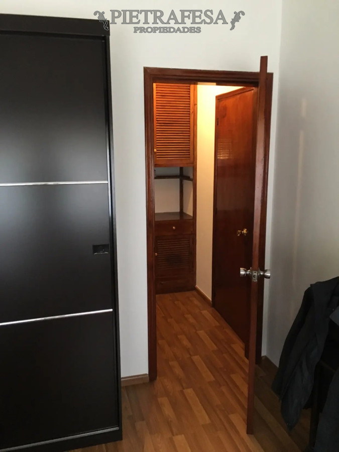 Casa ID.1424 - Casa en venta con renta 4 dormitorios 2 baños con garaje y patio- Av. San Martín - Cerrito