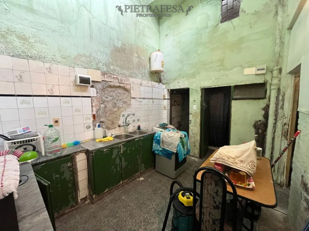 Casa ID.15257 - Casa en venta, 3 dormitorios, 2 baños, altillo, azotea. Aguada.