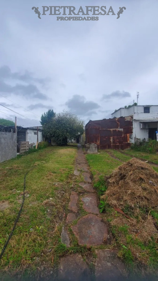 Casa ID.13842 - Oportunidad! 2 casas en venta con amplio terreno y galpón-Hipódromo