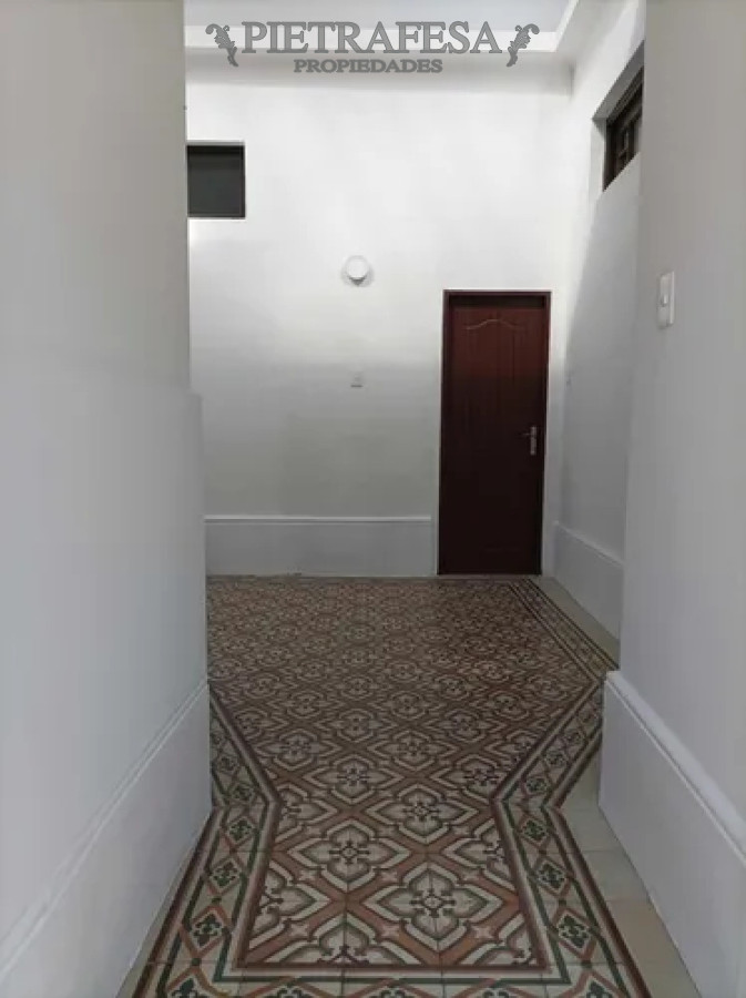 Casa ID.14346 - Casa en venta con renta, 5 dormitorios, 1 baño, patio, cochera. Cordón.