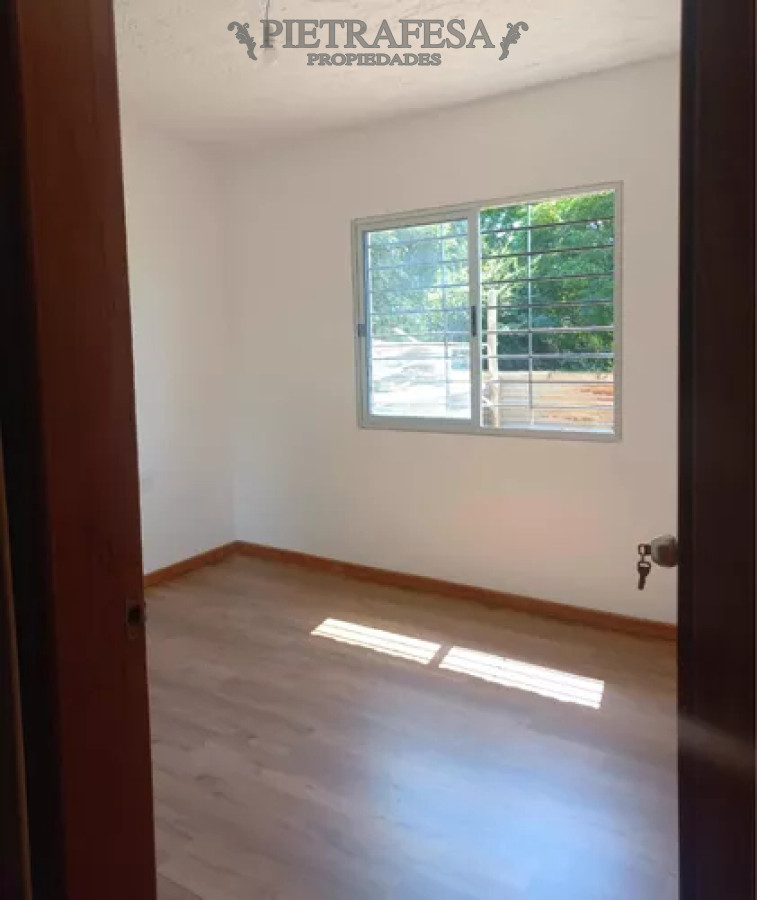 Casa ID.12779 - Casa en alquiler, 2dormitorios, 1baño, patio, cochera. El Pinar.