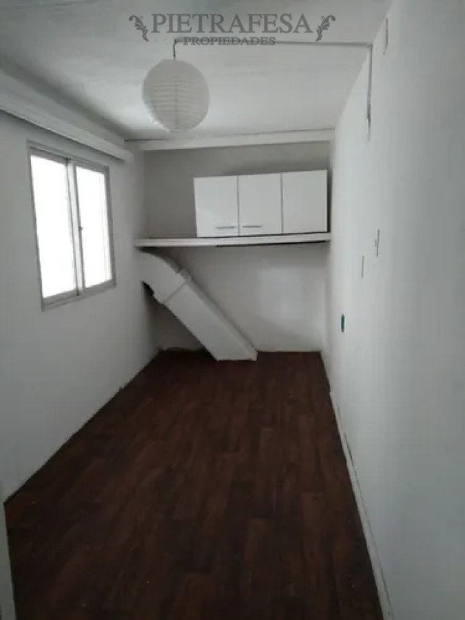 Casa ID.14382 - Casa en alquiler, 2 dormitorios, 1 baños, cochera. Punta Carretas.
