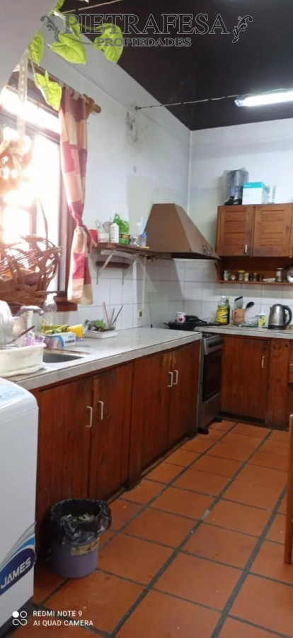 Casa ID.5826 - Casa en venta con renta 2 dormitorios, 2 baños y azotea con parrillero-Juan Arteaga- Cerrito